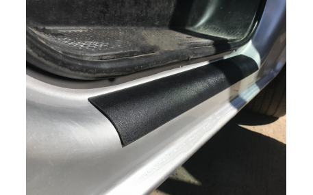 Накладки на пороги Opel Vivaro