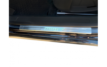 Накладки на пороги Volkswagen Passat