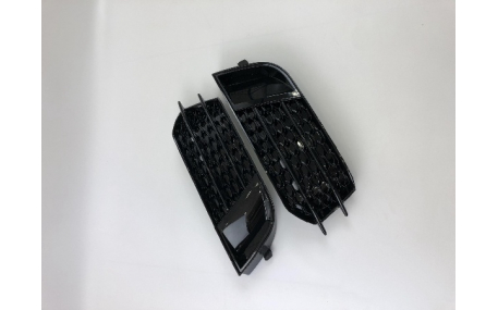 Решетки бампера Audi A1 2010-2014