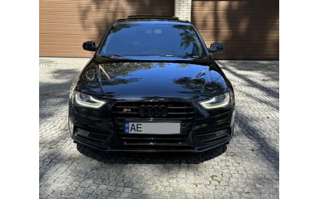 Решетка радиатора Audi A4 B8 2012-2015