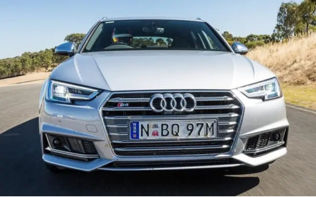 Решетка радиатора Audi A4 B9 2016-2019