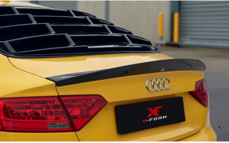 Накладка на заднее стекло Audi A5 2011-2016