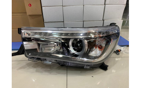 Фары передние Toyota Hilux 2015-2020