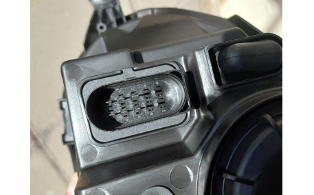 Фары передние Volkswagen Golf 5