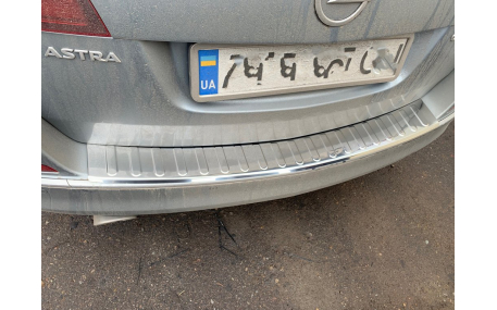 Накладка на задний бампер Opel Astra J