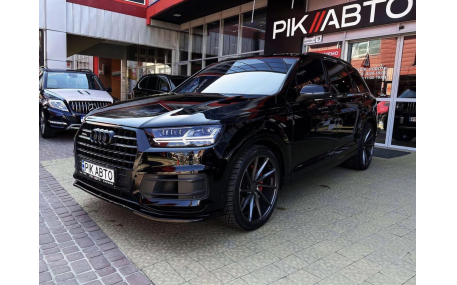 Накладка передняя Audi Q7
