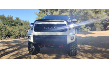 Фары передние Toyota Tundra 2014-2021