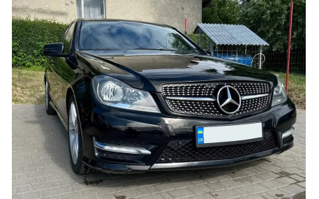Решетка радиатора Mercedes C-class W204