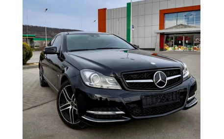 Решетка радиатора Mercedes C-class W204