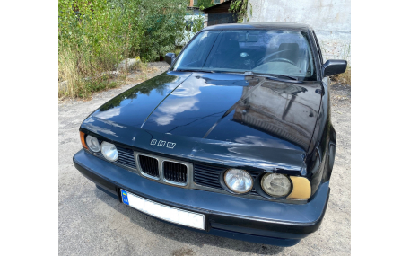 Дефлектор капота BMW E34