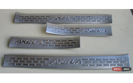 Накладки на пороги Mazda 3