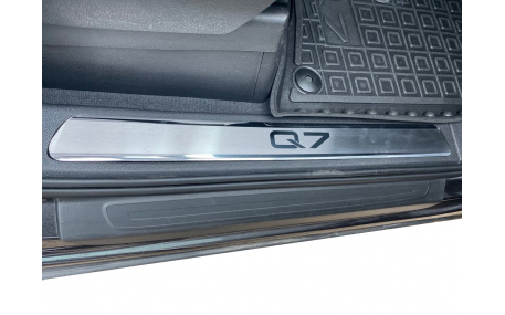 Накладки на пороги Audi Q7