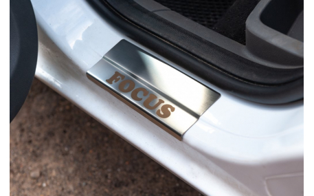 Накладки на пороги Ford Focus MK2