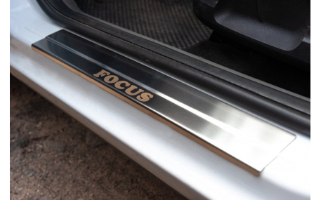 Накладки на пороги Ford Focus MK2