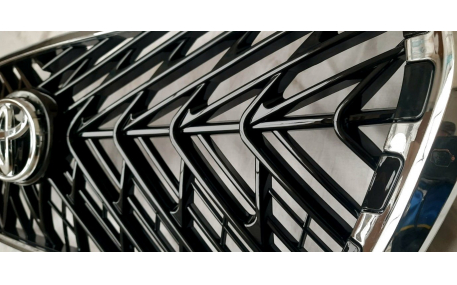 Решетка радиатора Toyota Land Cruiser 200