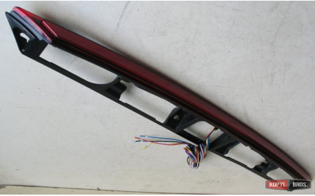 Диодная вставка между фонарями Toyota Camry V70