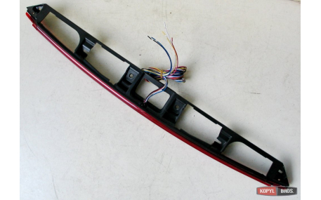 Диодная вставка между фонарями Toyota Camry V70