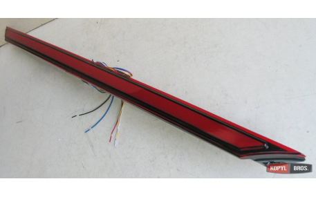 Диодная вставка между фонарями Toyota Camry V70