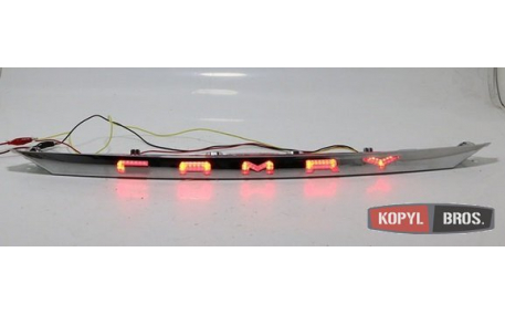 Диодная вставка между фонарями Toyota Camry V70