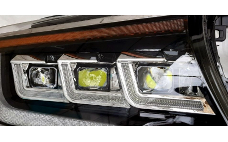 Фары передние Toyota Land Cruiser 200