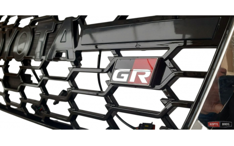 Решетка радиатора Toyota Land Cruiser 200