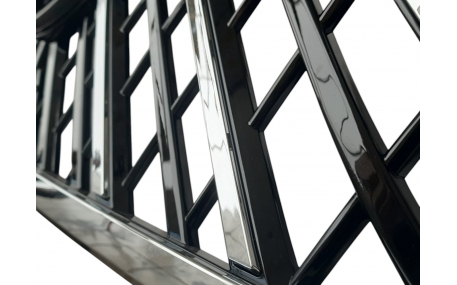 Решетка радиатора Toyota Land Cruiser 300