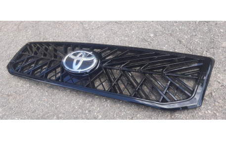Решетка радиатора Toyota Land Cruiser Prado 120