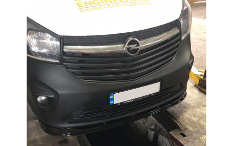 Накладка передняя Opel Vivaro