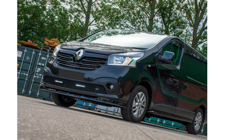 Накладка передняя Opel Vivaro