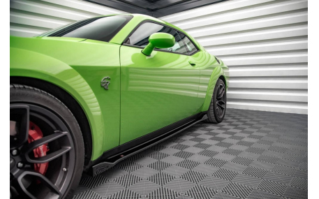 Накладки на пороги Dodge Challenger