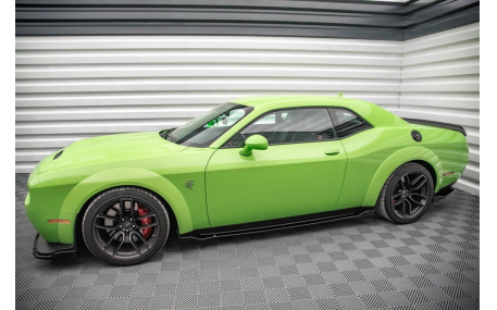 Накладки на пороги Dodge Challenger