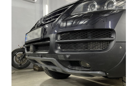 Накладка передняя Volkswagen Touareg 2002-2006