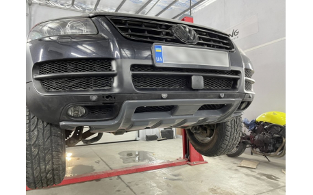 Накладка передняя Volkswagen Touareg 2002-2006