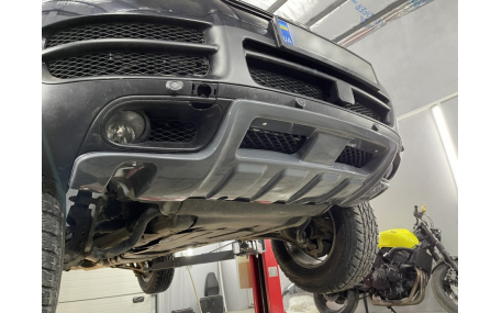 Накладка передняя Volkswagen Touareg 2002-2006