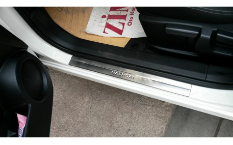 Накладки на пороги Nissan Qashqai