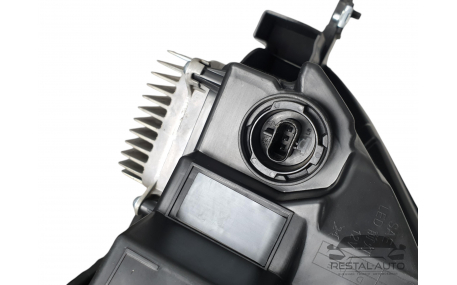 Фары передние Tesla Model Y