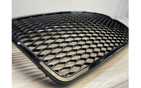 Решетка радиатора Audi A4 B7