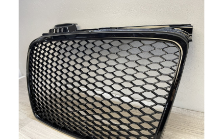 Решетка радиатора Audi A4 B7