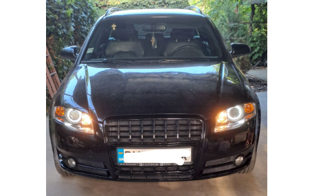 Решетка радиатора Audi A4 B7