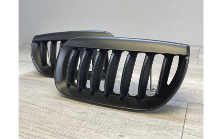 Решетка радиатора BMW X3 E83 2004-2006