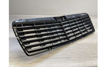 Решетка радиатора Mercedes E-class W210 1995-1999