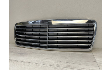 Решетка радиатора Mercedes E-class W210 1995-1999