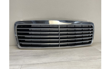 Решетка радиатора Mercedes E-class W210 1995-1999
