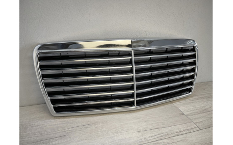 Решетка радиатора Mercedes E-class W124