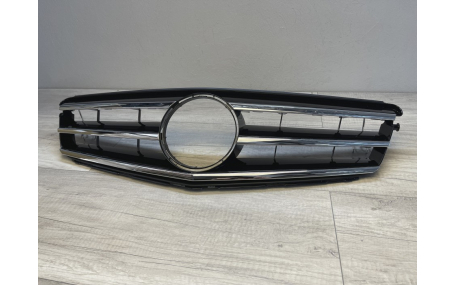 Решетка радиатора Mercedes C-class W204