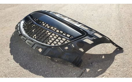 Решетка радиатора Opel Insignia 2008-2012