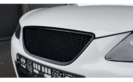Решетка радиатора Seat Ibiza 2008-2012