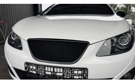 Решетка радиатора Seat Ibiza 2008-2012