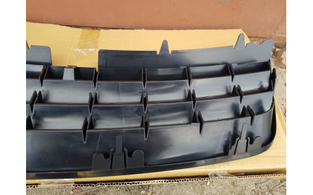 Решетка радиатора Volkswagen Touareg 2002-2006