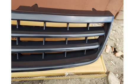 Решетка радиатора Volkswagen Touareg 2002-2006